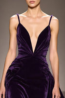 Laden Sie das Bild in den Galerie-Viewer, Dunkelviolettes A-Linie Abendkleid aus Samt mit tiefem V-Ausschnitt