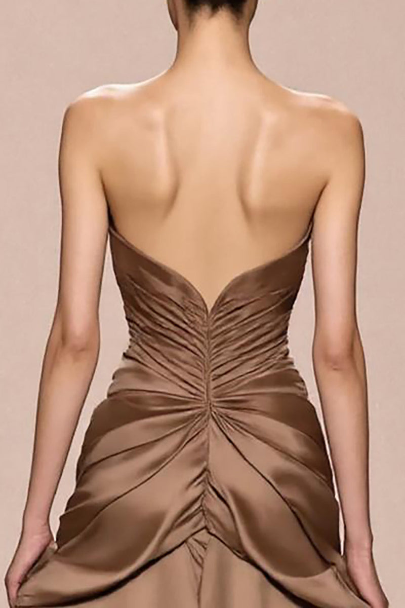 Laden Sie das Bild in den Galerie-Viewer, Kaffee A Linie Trägerloses Abendkleid aus Satin