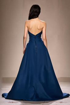 Dunkelblaues Trägerloses Langes Abendkleid in A-Linie mit Rüschen und Schlitz