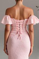 Laden Sie das Bild in den Galerie-Viewer, Hellrosa Schulterfreies Meerjungfrauen Satin Abendkleid