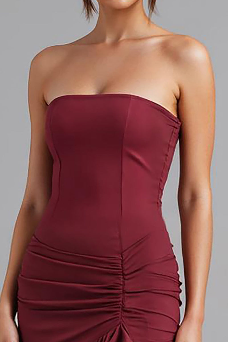 Laden Sie das Bild in den Galerie-Viewer, Dunkelrotes Trägerloses Chiffon Meerjungfrauen Abendkleid in Hoch Niedrig