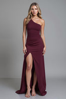 Laden Sie das Bild in den Galerie-Viewer, Burgundy Abendkleid mit einer Schulter und Schlitz