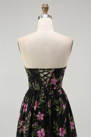 Laden Sie das Bild in den Galerie-Viewer, Trägerloses Schwarzes Rosa Geblümtes Midi Brautjungfernkleid in A-Linie