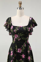 Laden Sie das Bild in den Galerie-Viewer, Schwarzes Rosa Geblümtes A-Linie Brautjungfernkleid mit quadratischem Ausschnitt und kurzen Ärmeln