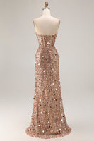 Laden Sie das Bild in den Galerie-Viewer, Glitzerndes Goldenes Trägerloses Pailletten Scheide Übergröße Langes Ballkleid mit Schlitz