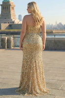 Laden Sie das Bild in den Galerie-Viewer, Glitzerndes Goldenes Trägerloses Pailletten Scheide Übergröße Langes Ballkleid mit Schlitz