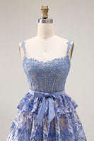 Laden Sie das Bild in den Galerie-Viewer, Graublaues, A-Linien-gestuftes, mit Pailletten besetztes langes Abschlussballkleid mit Schlitz