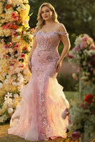 Laden Sie das Bild in den Galerie-Viewer, Schulterfreies Blush Meerjungfrauen Strasssteinen Korsett Langes Ballkleid mit Rüschen