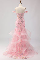 Laden Sie das Bild in den Galerie-Viewer, Schulterfreies Blush Meerjungfrauen Korsett Lange Plus Size Ballkleid mit Rüschen