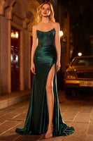 Laden Sie das Bild in den Galerie-Viewer, Dunkelgrünes Meerjungfrauen Trägerloses Perlen Pailletten Langes Ballkleid mit Schlitz