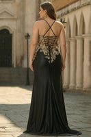 Laden Sie das Bild in den Galerie-Viewer, Schwarzes Meerjungfrauen Perlenbesticktes Satin Pailletten Langes Ballkleid mit Schlitz