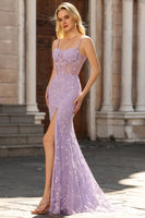 Laden Sie das Bild in den Galerie-Viewer, Lila Meerjungfrauen Spaghettiträger Transparentes Korsett Spitzen Perlen Langes Ballkleid mit Schlitz
