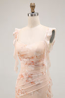 Laden Sie das Bild in den Galerie-Viewer, Champagner Blumen Etui Langes Brautjungfernkleid mit Schlitz