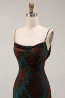 Laden Sie das Bild in den Galerie-Viewer, Dunkelgrünes Etui Brautjungfernkleid mit Druck und Schlitz