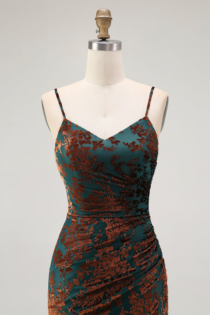 Laden Sie das Bild in den Galerie-Viewer, Dunkelgrünes Etui Spaghettiträger Maxi Hochzeitsgastkleid aus Samt mit Schlitz