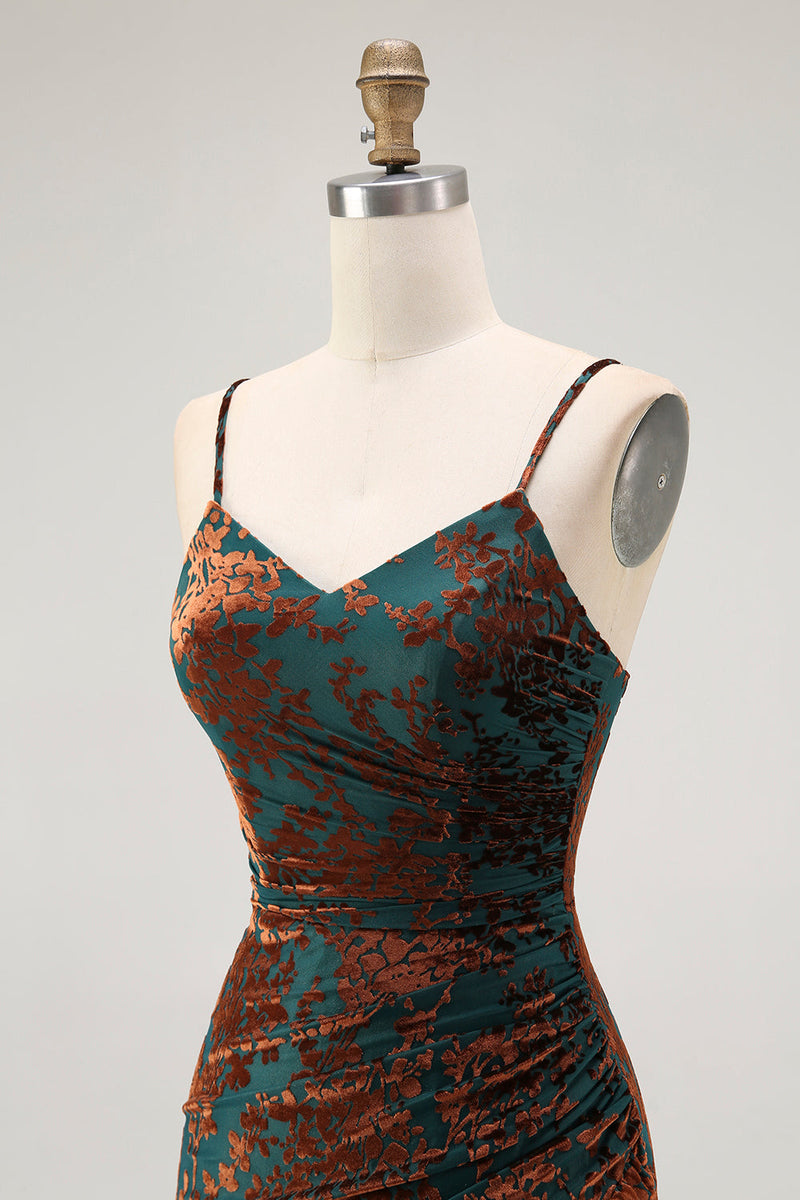 Laden Sie das Bild in den Galerie-Viewer, Dunkelgrünes Etui Spaghettiträger Maxi Hochzeitsgastkleid aus Samt mit Schlitz