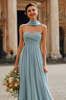Laden Sie das Bild in den Galerie-Viewer, Staubblaues A-Linie Chiffon Trägerloser Halstuch Langes Brautjungfernkleid