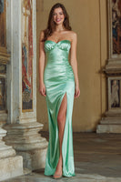 Laden Sie das Bild in den Galerie-Viewer, Mintgrünes Satin Brautjungfernkleid mit Rüschen und Schlitz