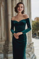 Laden Sie das Bild in den Galerie-Viewer, Dunkelgrünes Schulterfreies Maxi Brautjungfernkleid mit Schlitz