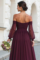 Laden Sie das Bild in den Galerie-Viewer, Cabernet A Linie Langes Schulterfreies Brautjungfernkleid mit Ärmeln