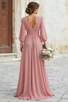 Laden Sie das Bild in den Galerie-Viewer, Dusty Rose Maxi Brautjungfernkleid in A-Linie mit V-Ausschnitt und Ärmeln