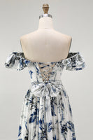 Laden Sie das Bild in den Galerie-Viewer, Blaues A-Linie Schulterfreies Geblümtes Brautjungfernkleid mit Rüschen