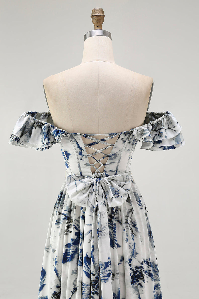 Laden Sie das Bild in den Galerie-Viewer, Blaues A-Linie Schulterfreies Geblümtes Brautjungfernkleid mit Rüschen