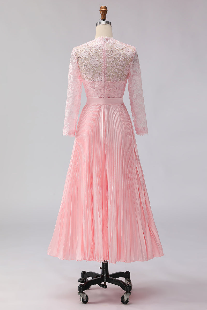 Laden Sie das Bild in den Galerie-Viewer, Blush Rosa Chiffon A Linie Plissiertes Midikleid für die Brautmutter mit Spitze