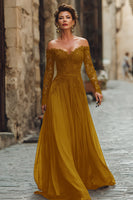 Laden Sie das Bild in den Galerie-Viewer, Cabernet A-Linie Langes Schulterfreies Kleid der Brautmutter mit Spitze