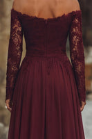 Laden Sie das Bild in den Galerie-Viewer, Cabernet A-Linie Langes Schulterfreies Kleid der Brautmutter mit Spitze