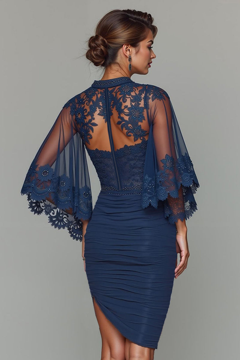 Laden Sie das Bild in den Galerie-Viewer, Marineblaues Figurbetontes Kurzes Kleid für die Brautmutter mit Rundhalsausschnitt und Rüschen und Applikationen