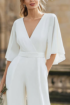 Einfacher Elfenbein Hochzeits-Jumpsuit mit V-Ausschnitt und Tasche