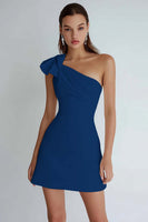 Laden Sie das Bild in den Galerie-Viewer, Eine Schulter A Linie Kleines weißes Kleid mit Schleife