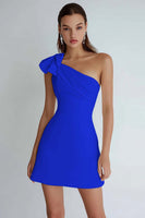 Laden Sie das Bild in den Galerie-Viewer, Eine Schulter A Linie Kleines weißes Kleid mit Schleife