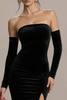 Laden Sie das Bild in den Galerie-Viewer, Schwarzes Trägerloses Meerjungfrauen Ballkleid aus Samt mit Schlitz