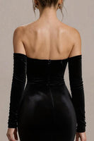 Laden Sie das Bild in den Galerie-Viewer, Schwarzes Trägerloses Meerjungfrauen Ballkleid aus Samt mit Schlitz