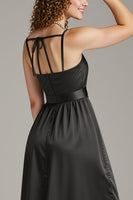 Laden Sie das Bild in den Galerie-Viewer, Schwarzes Satin Spaghettiträger Etui Langes Ballkleid mit Schlitz