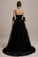 Laden Sie das Bild in den Galerie-Viewer, Schwarzes A-Linie Ballkleid aus Spitze mit Applikationen