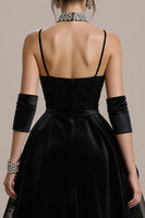 Laden Sie das Bild in den Galerie-Viewer, Schwarzes A-Linie Ballkleid aus Spitze mit Applikationen