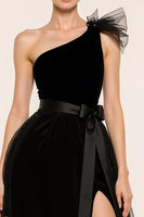 Laden Sie das Bild in den Galerie-Viewer, Schwarzes Einschultriges A-Linie Abendkleid mit Schlitz