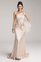 Laden Sie das Bild in den Galerie-Viewer, Elfenbein Meerjungfrauen Ballkleid mit einer Schulter