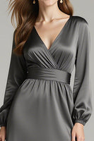 Laden Sie das Bild in den Galerie-Viewer, Stahlgraues Asymmetrisches Langes A-Linie Abendkleid aus Satin mit V-Ausschnitt