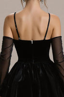 Laden Sie das Bild in den Galerie-Viewer, Kurzes Schwarzes Samt Gestuftes A-Linie Cocktailkleid mit Rüschen