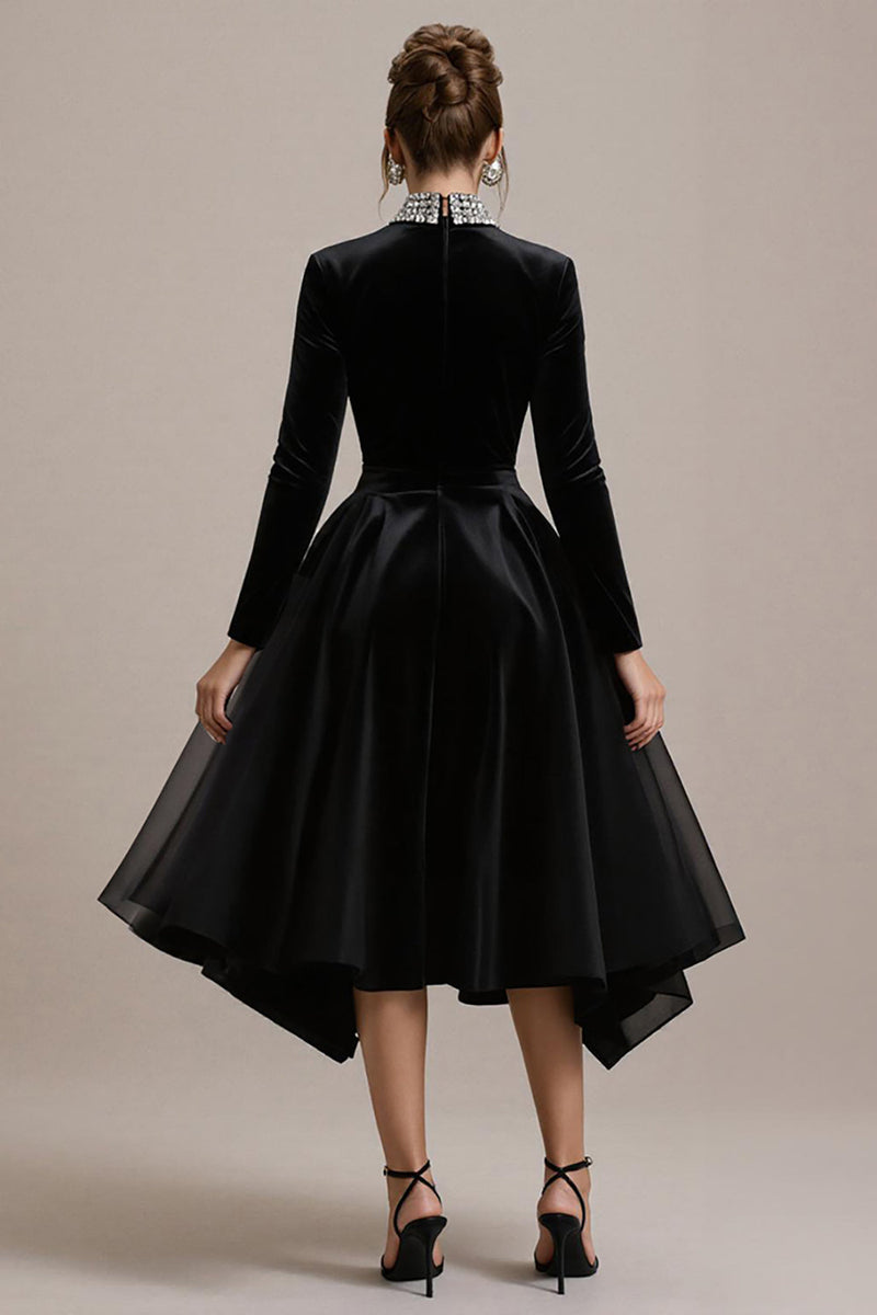 Laden Sie das Bild in den Galerie-Viewer, Schwarzes A-Linie Midi Cocktailkleid aus Samt mit Ärmeln