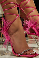 Laden Sie das Bild in den Galerie-Viewer, Glitzernde Fuchsia Riemchensandalen mit Stiletto Absatz und Feder