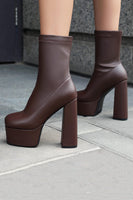 Laden Sie das Bild in den Galerie-Viewer, Schwarze Plateaustiefeletten mit runder Zehenpartie und klobigen Absatz