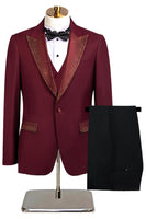 Laden Sie das Bild in den Galerie-Viewer, Schwarze 3-teilige Herrenanzüge mit Spitzrevers und Perlen