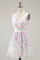 Laden Sie das Bild in den Galerie-Viewer, Glitzerndes Geblümtes Weißes Rückenfreies Pailletten Cocktailkleid mit V-Ausschnitt in A-Linie