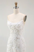 Laden Sie das Bild in den Galerie-Viewer, Weißes Figurbetontes Standesamtkleid mit Spaghettiträgern und applizierten Trägern und Schlitz