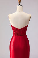 Laden Sie das Bild in den Galerie-Viewer, Rotes Meerjungfrau Herzausschnitt Perlenbesetztes Korsett Rüschen Langes Ballkleid mit Schlitz